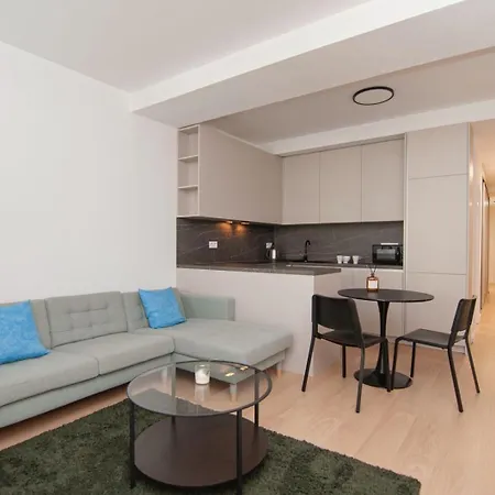 Beautiful In The Center Apartment